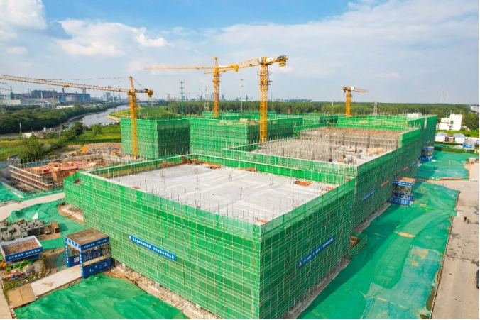 浦仪公路旁，竖起产业新地标