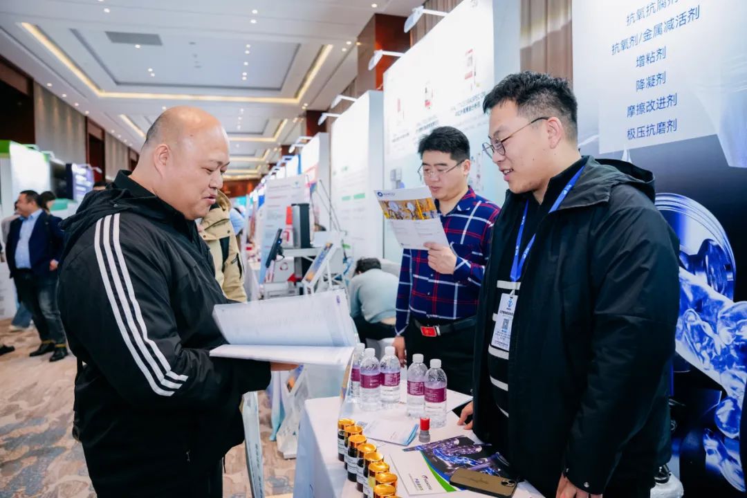 尊龙新版人生就是博润滑油添加剂闪灼2025中国国际润滑工业盛会：深耕润滑油添加剂领域，，，，，，彰显科技立异实力-新闻资讯-尊龙新版人生就是博润滑油