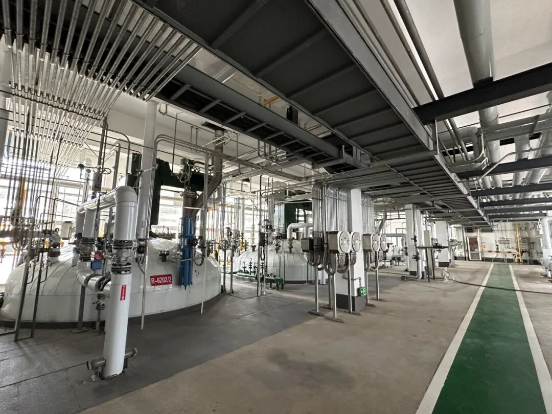 复合磺酸钙润滑脂的“灵魂密码”：高碱值质料+精准配方，，性能才够顶！-手艺文章-尊龙新版人生就是博润滑油